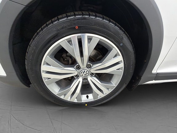 Volkswagen Passat Alltrack 28 of 30