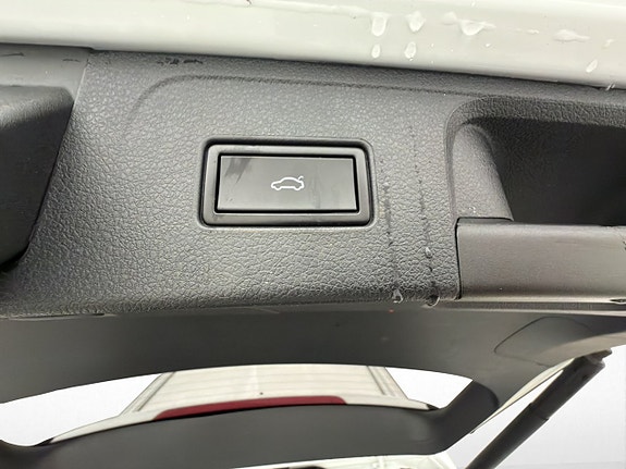 Volkswagen Passat Alltrack 12 of 30