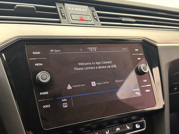 Volkswagen Passat Alltrack 21 of 30
