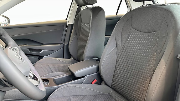 Volkswagen T-Roc 8 of 12