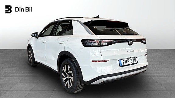 Volkswagen T-Roc 3 of 12