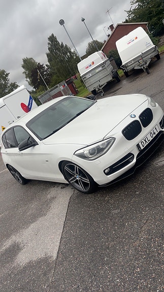 BMW 120d 2 of 8