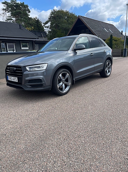 Audi Q3 2 of 9