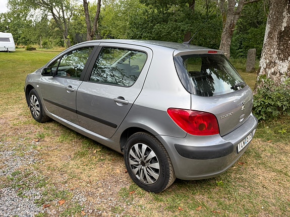 Peugeot 307 2 of 7