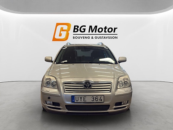 Toyota Avensis 2 of 13