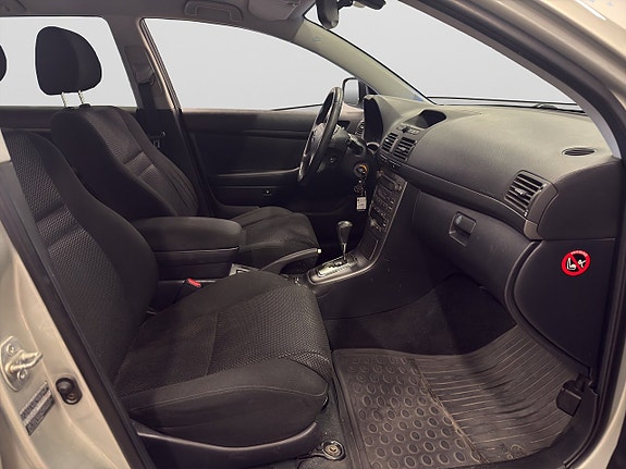 Toyota Avensis 8 of 13