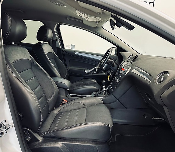 Ford Mondeo 9 of 12