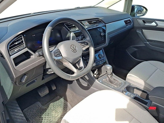 Volkswagen Touran 10 of 23