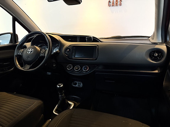 Toyota Yaris 11 of 16