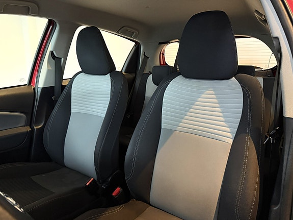 Toyota Yaris 9 of 16