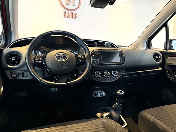 Toyota Yaris 10 of 16