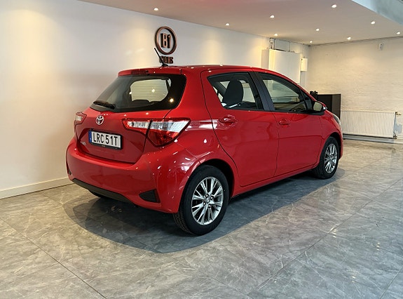 Toyota Yaris 4 of 16