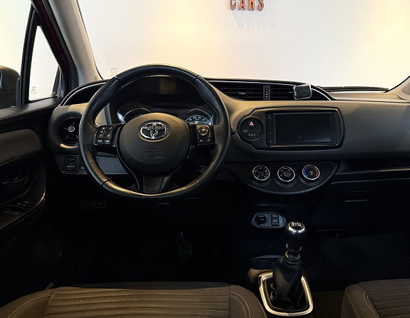 Toyota Yaris 12 of 16