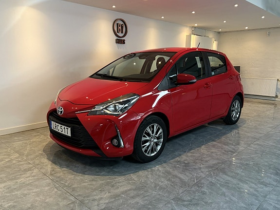 Toyota Yaris 2 of 16