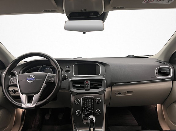 Volvo V40 13 of 30