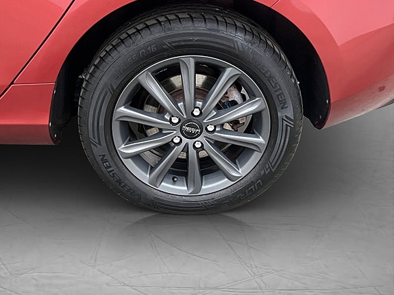 Volvo V40 22 of 30