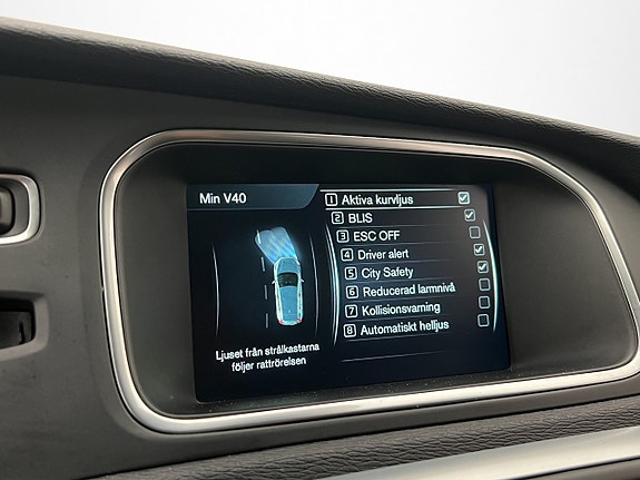 Volvo V40 23 of 30