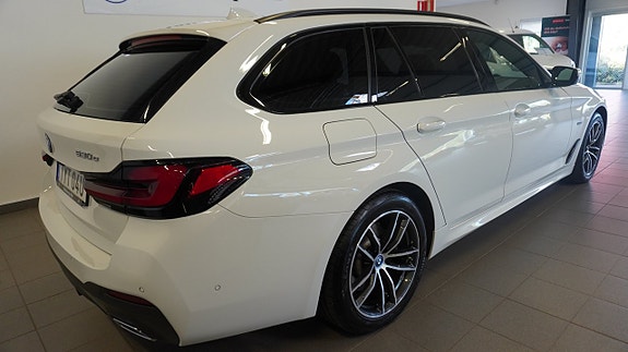 BMW 530e 3 of 27