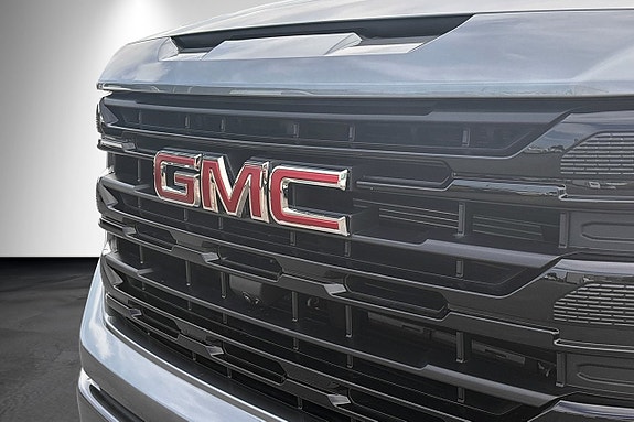 GMC Sierra 9 of 28