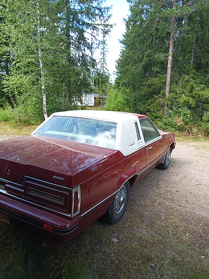 Ford Thunderbird 3 of 5