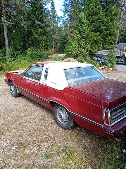 Ford Thunderbird 4 of 5