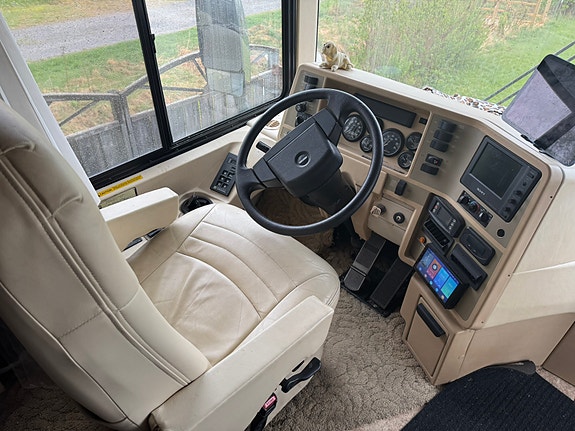 Winnebago Journey 34H 6 of 26