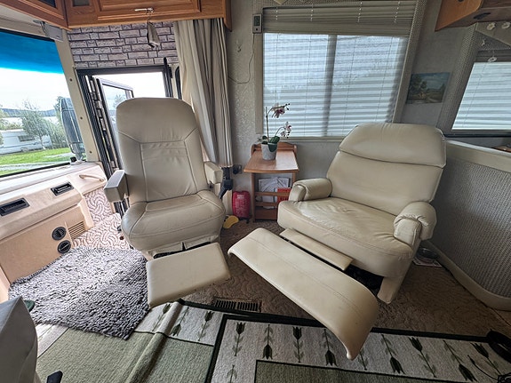Winnebago Journey 34H 12 of 26