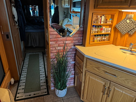 Winnebago Journey 34H 18 of 26