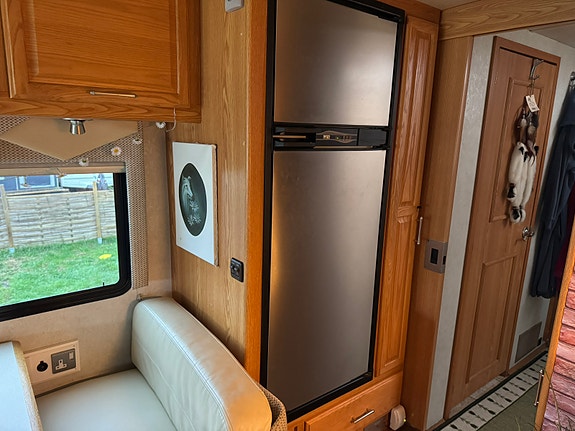 Winnebago Journey 34H 21 of 26