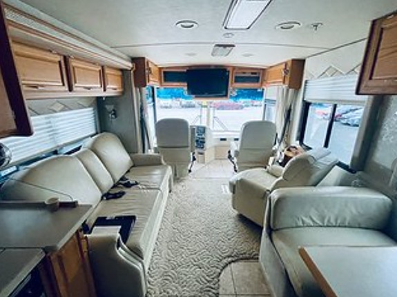 Winnebago Journey 34H 5 of 26