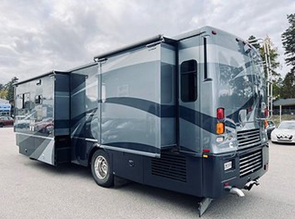 Winnebago Journey 34H 2 of 26