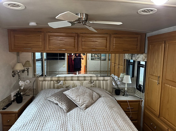 Winnebago Journey 34H 25 of 26