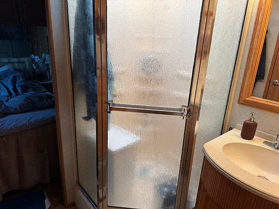 Winnebago Journey 34H 23 of 26