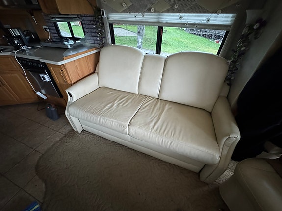 Winnebago Journey 34H 13 of 26