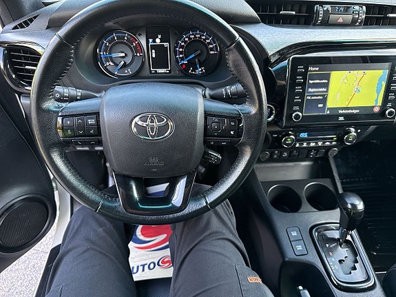 Toyota HiLux 11 of 19