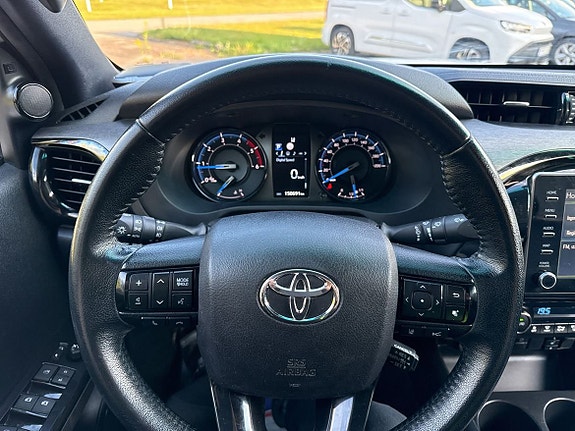 Toyota HiLux 12 of 19