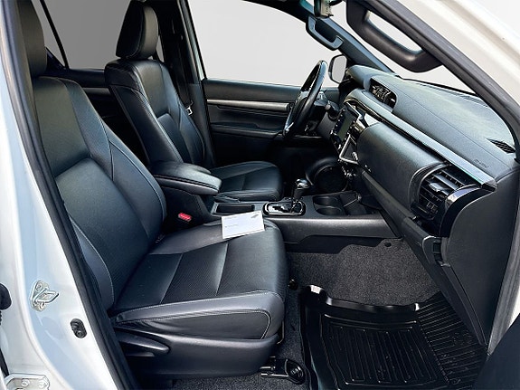 Toyota HiLux 9 of 19