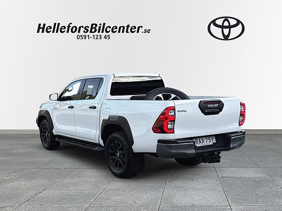 Toyota HiLux 2 of 19