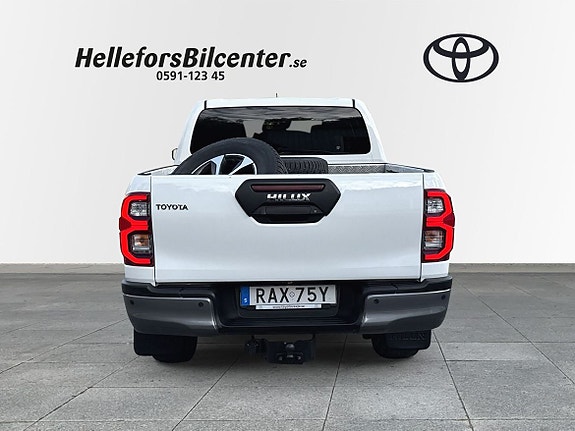 Toyota HiLux 4 of 19