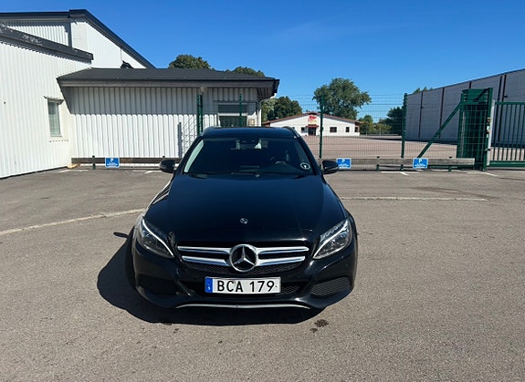 Mercedes-Benz C220 2 of 11