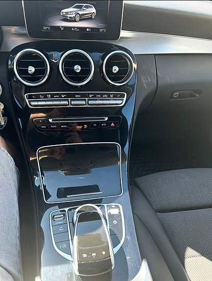 Mercedes-Benz C220 5 of 11