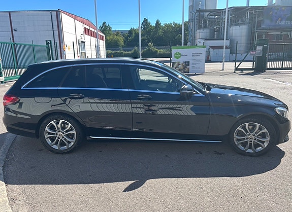Mercedes-Benz C220 3 of 11