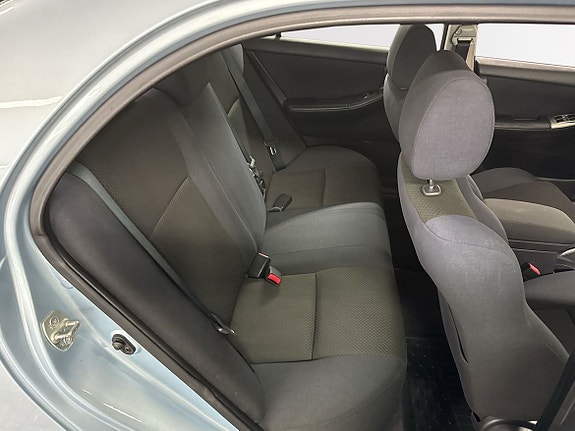 Toyota Corolla 7 of 19