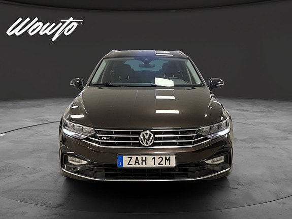 Volkswagen Passat 2 of 18