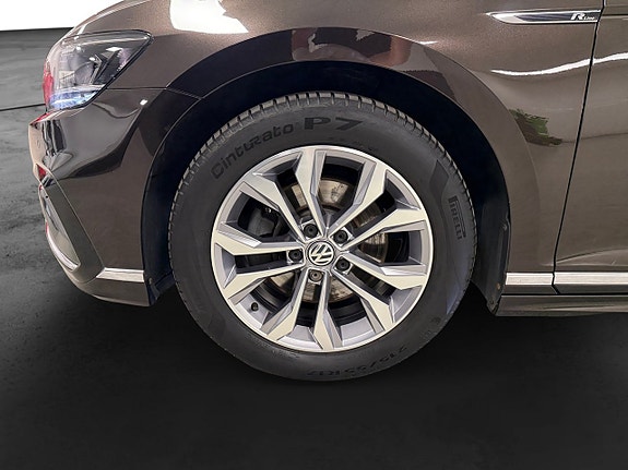 Volkswagen Passat 17 of 18