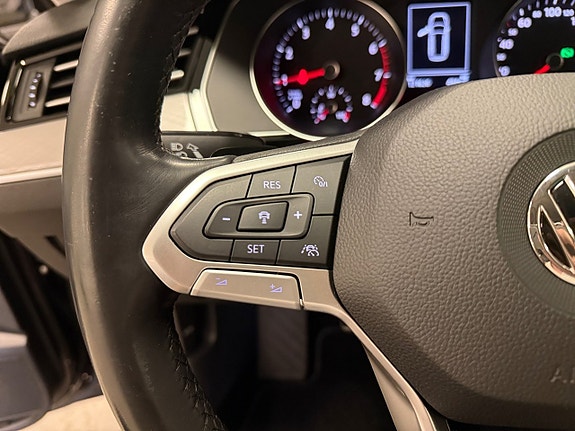 Volkswagen Passat 14 of 18