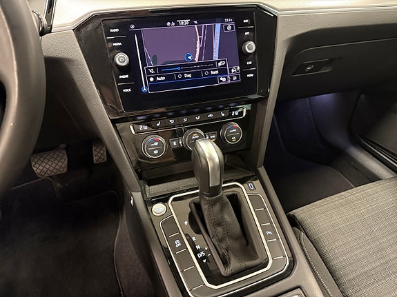 Volkswagen Passat 12 of 18