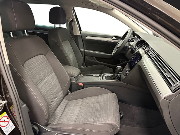 Volkswagen Passat 10 of 18