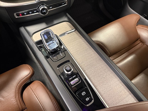 Volvo XC60 12 of 20