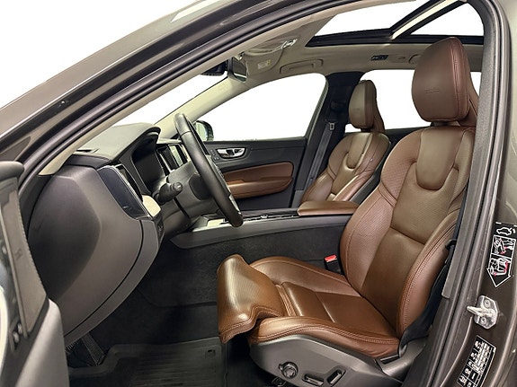 Volvo XC60 8 of 20